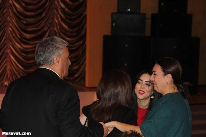 Tağı Əhmədov xanımı ilə konsertdə (FOTO)