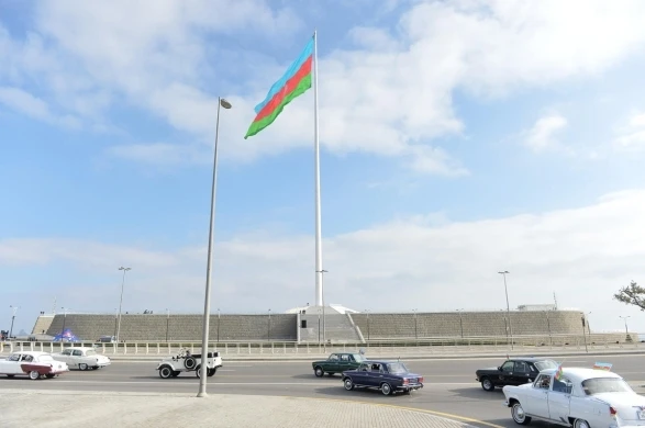 Автопробег раритетных автомобилей в Баку (видео)
