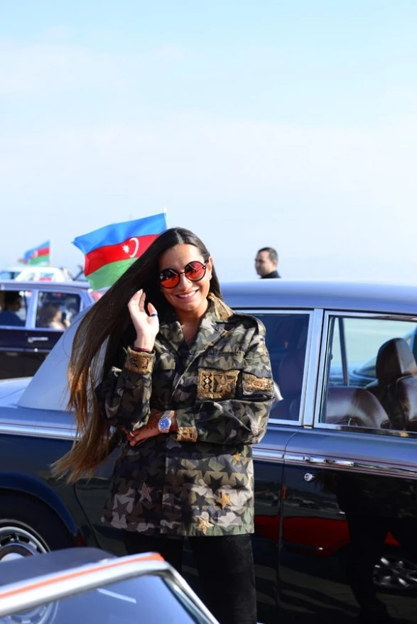 Автопробег раритетных автомобилей в Баку (видео)