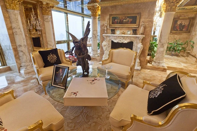 Donald Trampın yaşadığı ev (FOTO)