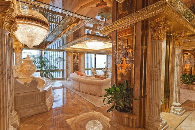 Donald Trampın yaşadığı ev (FOTO)