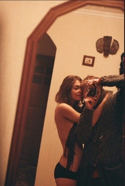 Fotoları ilə interneti alt-üst edən 5 seksual məmur qadın (FOTO)