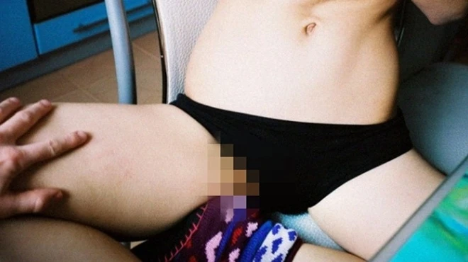 Fotoları ilə interneti alt-üst edən 5 seksual məmur qadın (FOTO)