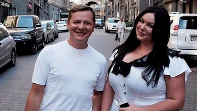 Fotoları ilə interneti alt-üst edən 5 seksual məmur qadın (FOTO)