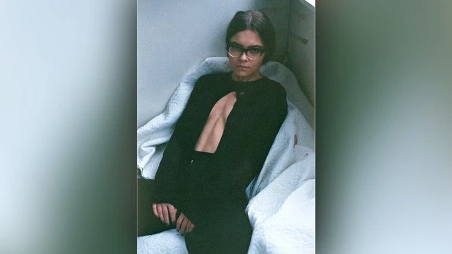 Fotoları ilə interneti alt-üst edən 5 seksual məmur qadın (FOTO)