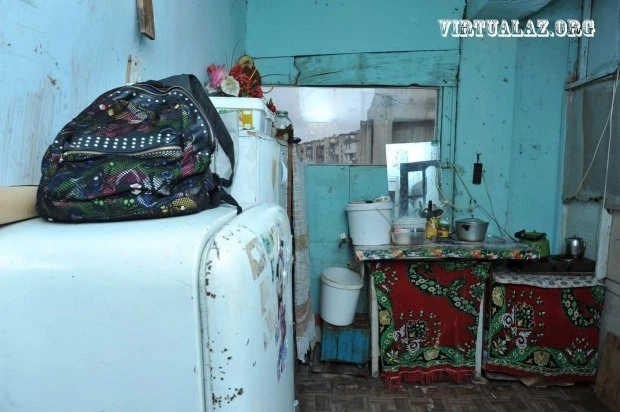 В Баку обрушилось здание: жильцы уже 3-й день ночуют на улице (фото)