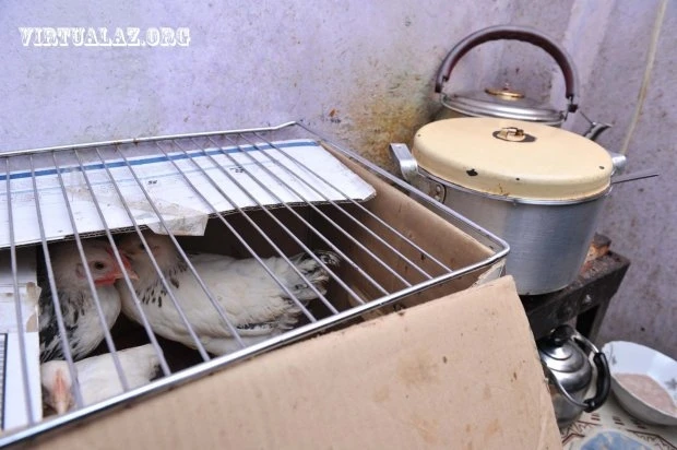 В Баку обрушилось здание: жильцы уже 3-й день ночуют на улице (фото)