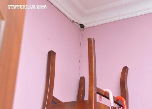 В Баку обрушилось здание: жильцы уже 3-й день ночуют на улице (фото)