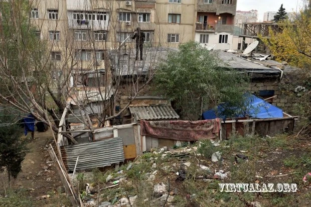 В Баку обрушилось здание: жильцы уже 3-й день ночуют на улице (фото)
