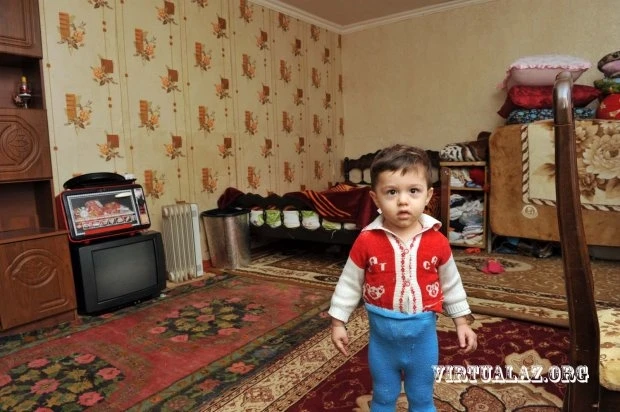 В Баку обрушилось здание: жильцы уже 3-й день ночуют на улице (фото)