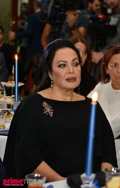 Türkan Şoray Bakıda mükafatlandırıldı (FOTO)