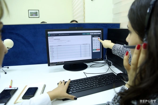 Telefonçu qız: zəng edib elçi düşənlər də olur (FOTO)