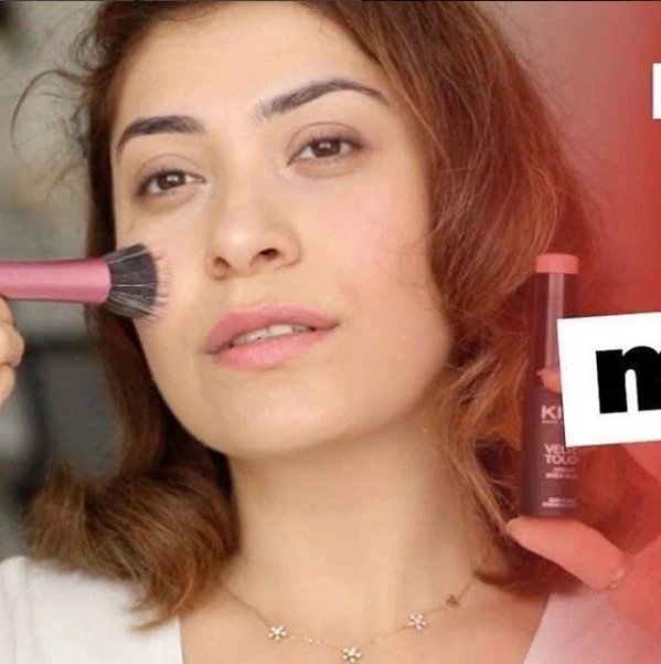 Azərbaycanlı vizaj blogerdən minimum kosmetika ilə sağlam görünməyin sirləri (VİDEO/FOTO)