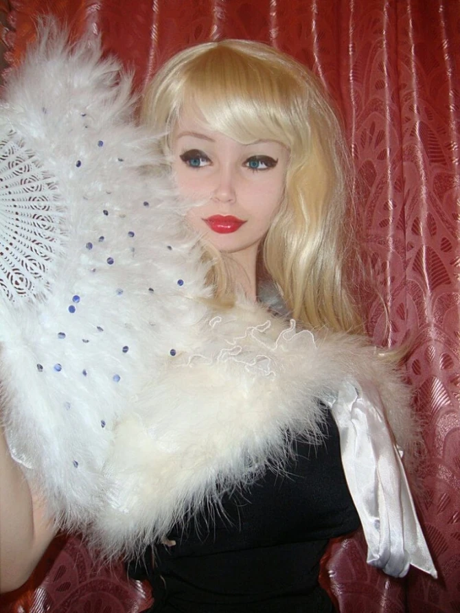 Barbi kuklasının oxşarı olsa da, canlıdır (FOTO)