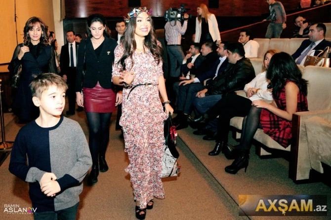 Leyla Əliyeva əkizləri ilə konsertdə (FOTO)