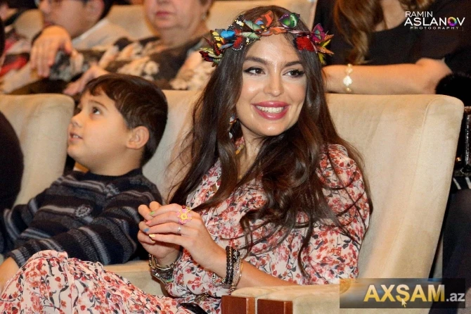 Leyla Əliyeva əkizləri ilə konsertdə (FOTO)