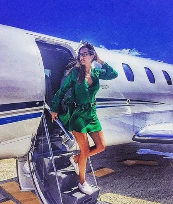 Varlı qızların “İnstagram” paylaşımları (FOTO)
