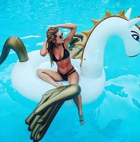 Varlı qızların “İnstagram” paylaşımları (FOTO)
