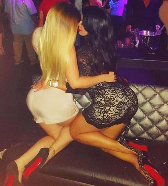Varlı qızların “İnstagram” paylaşımları (FOTO)