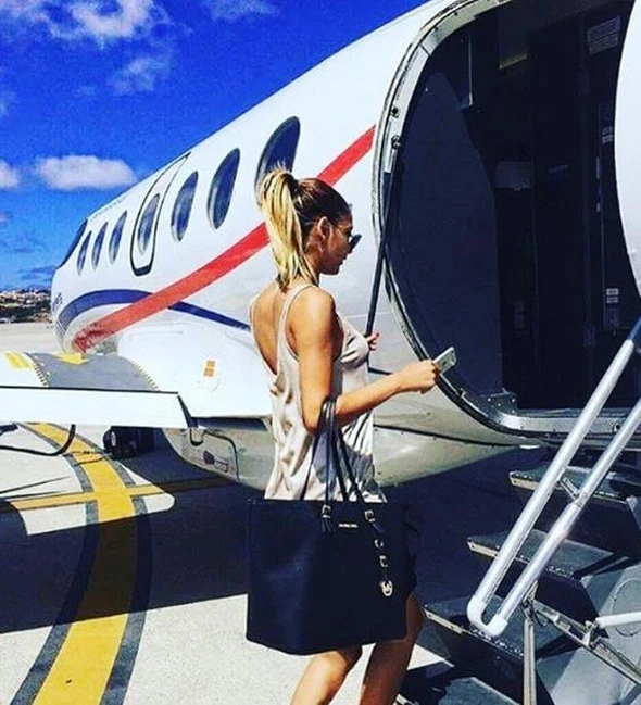 Varlı qızların “İnstagram” paylaşımları (FOTO)