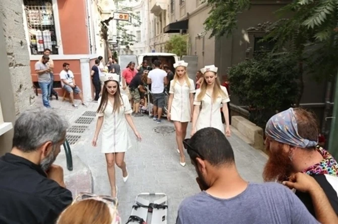 Murat Bozdan tibb bacılarının etirazına cavab (FOTO)