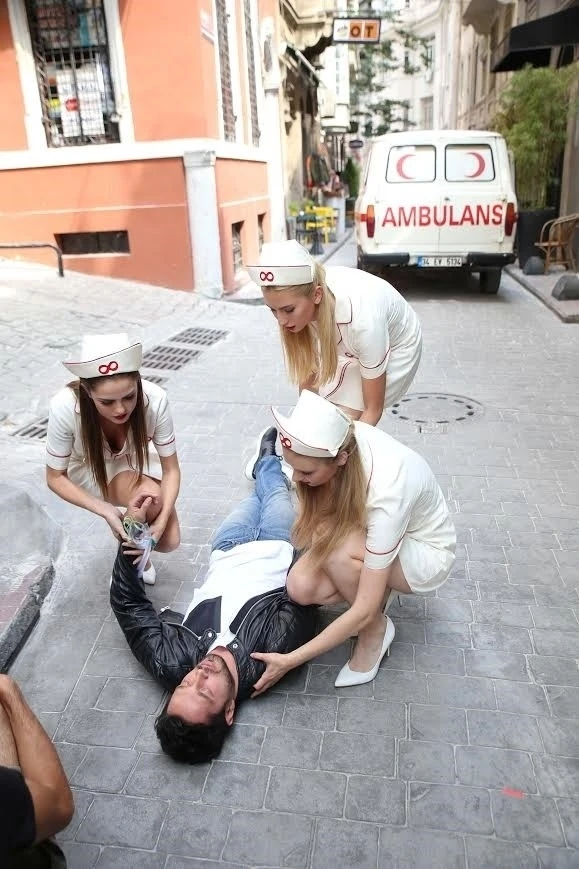 Murat Bozdan tibb bacılarının etirazına cavab (FOTO)