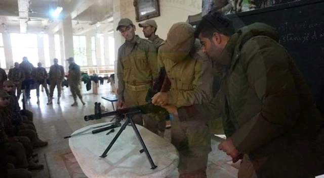 ABŞ əsgərlərinin terrorçulara təlim keçdiyi şok görüntülər ortaya çıxdı (VİDEO)