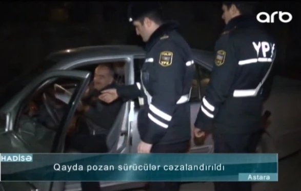 Пьяный водитель направил автомобиль на гаишников в Азербайджане (видео)