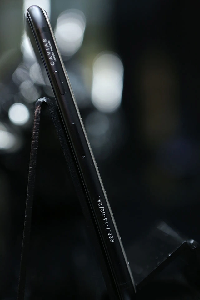 Üzərində Heydər Əliyevin və İlham Əliyevin rəsmi olan “iPhone”lar - 6200 AZN