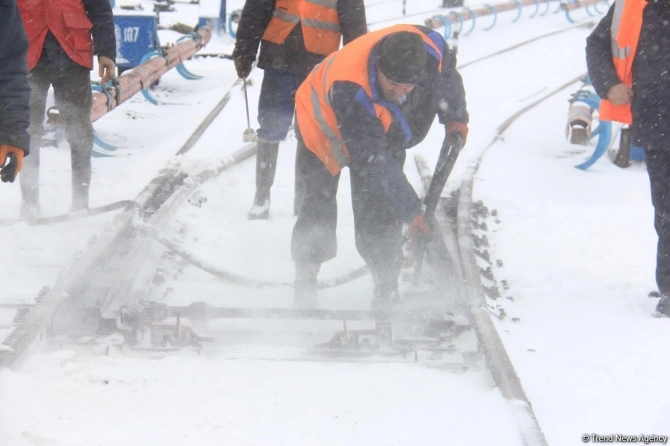 Bakıda metro stansiyaların girişləri nəzarətə götürüldü (FOTO)