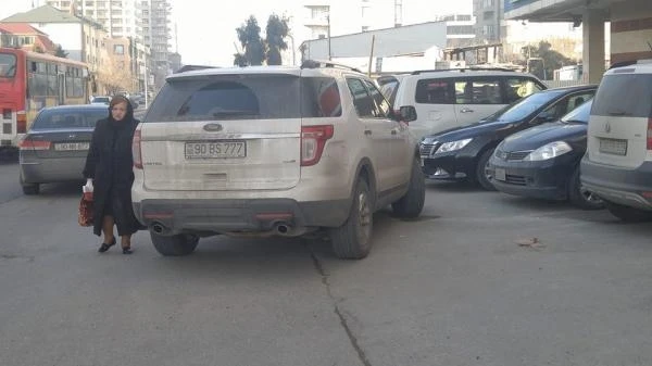 Jurnalist Nadir Qafarzadəni ifşa edib, şəkillərini yaydı - FOTO