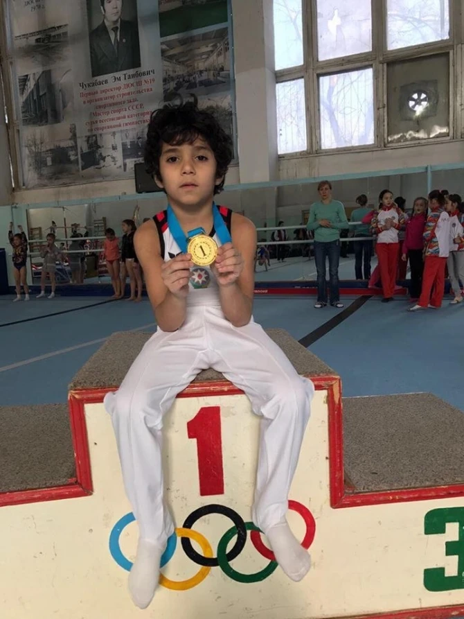 6-летний спортсмен поднял флаг Азербайджана (фото)