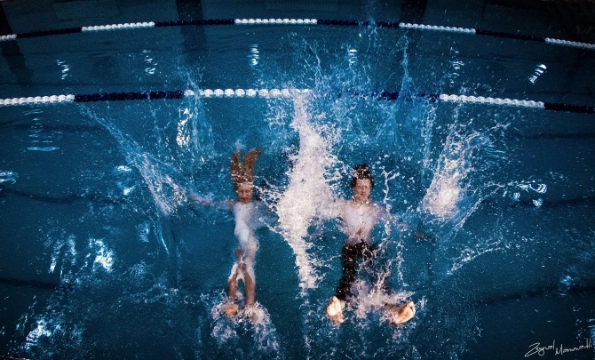 История любви молодой пары под водой в Баку (фото)