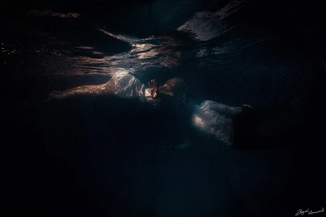 История любви молодой пары под водой в Баку (фото)