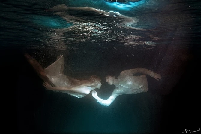 История любви молодой пары под водой в Баку (фото)