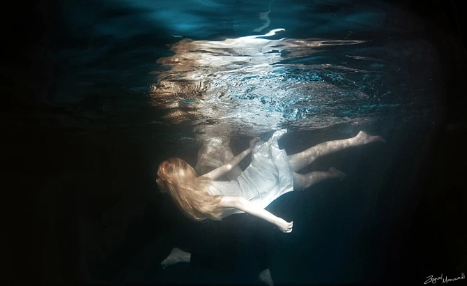 История любви молодой пары под водой в Баку (фото)