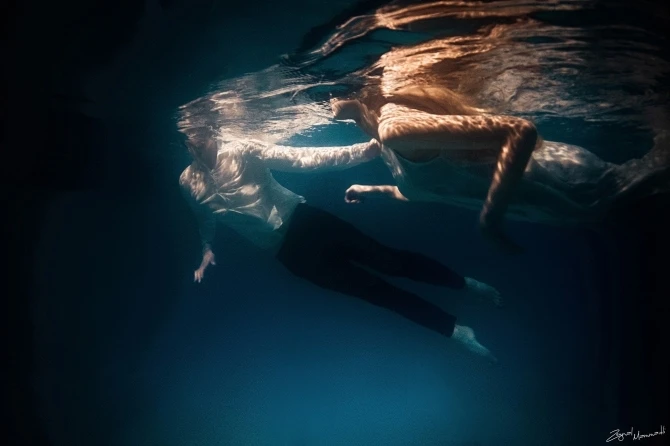 История любви молодой пары под водой в Баку (фото)