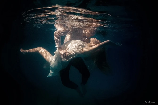 История любви молодой пары под водой в Баку (фото)