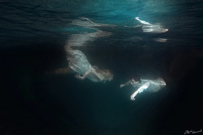 История любви молодой пары под водой в Баку (фото)