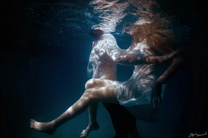 История любви молодой пары под водой в Баку (фото)