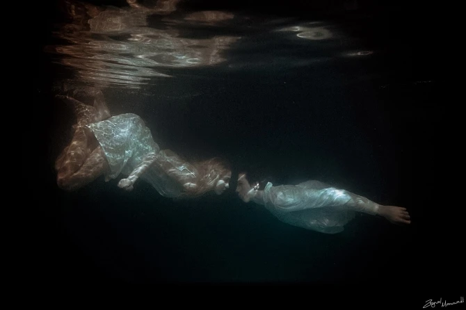 История любви молодой пары под водой в Баку (фото)