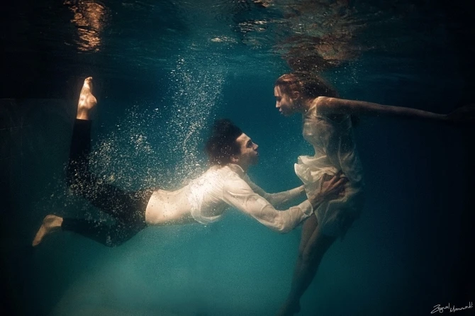 История любви молодой пары под водой в Баку (фото)