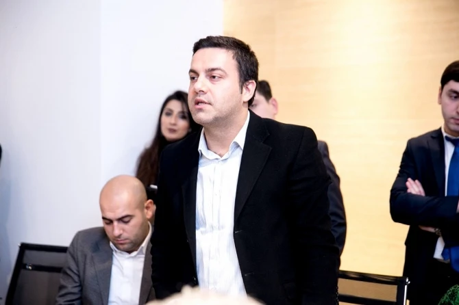Bakıda dünyanın ən gözəl avtomobili təqdim olundu (FOTO)