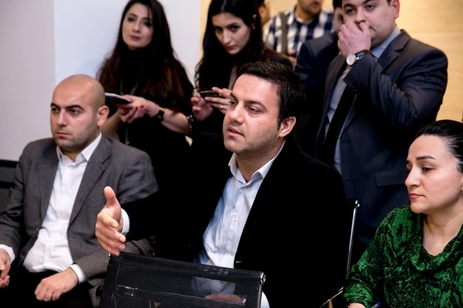 Bakıda dünyanın ən gözəl avtomobili təqdim olundu (FOTO)