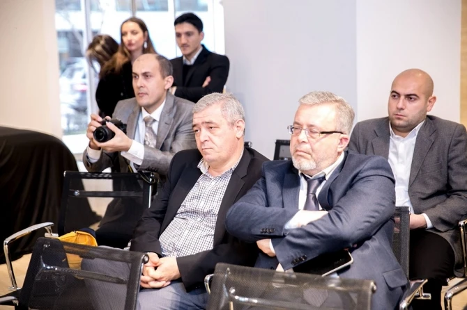 Bakıda dünyanın ən gözəl avtomobili təqdim olundu (FOTO)