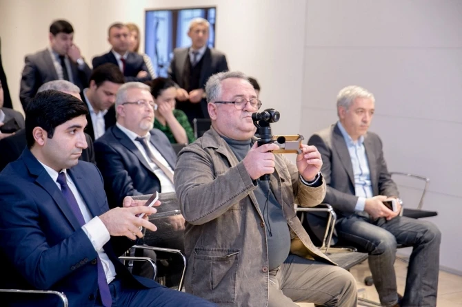 Bakıda dünyanın ən gözəl avtomobili təqdim olundu (FOTO)