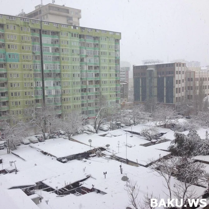 Qarlı Bakıdan möhtəşəm mənzərə (VİDEO, FOTO)