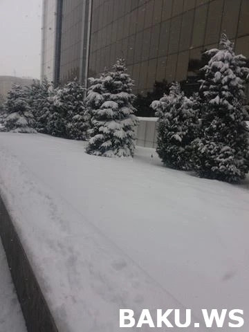 Баку оделся в белый наряд (фото, видео)