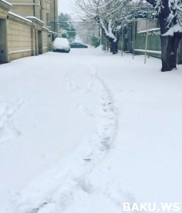 Баку оделся в белый наряд (фото, видео)