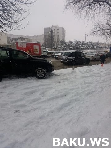Баку оделся в белый наряд (фото, видео)